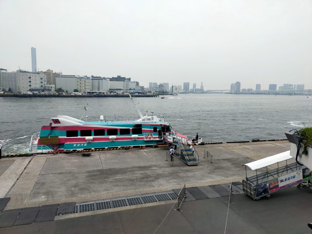 竹芝客船ターミナル「ショップ竹芝」で東海汽船株主優待を活用｜船好きの子どもと楽しめるスポットの写真